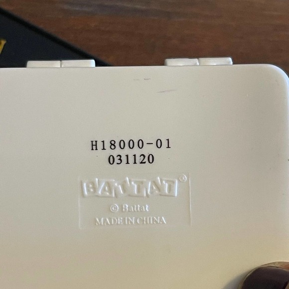 American Girl & Batat Dolls Accessories Hanger , Wallet & Doctors Suitcase - Picture 4 of 9